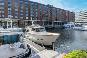 Rustic 2-bed houseboat on the River Thames, in East London